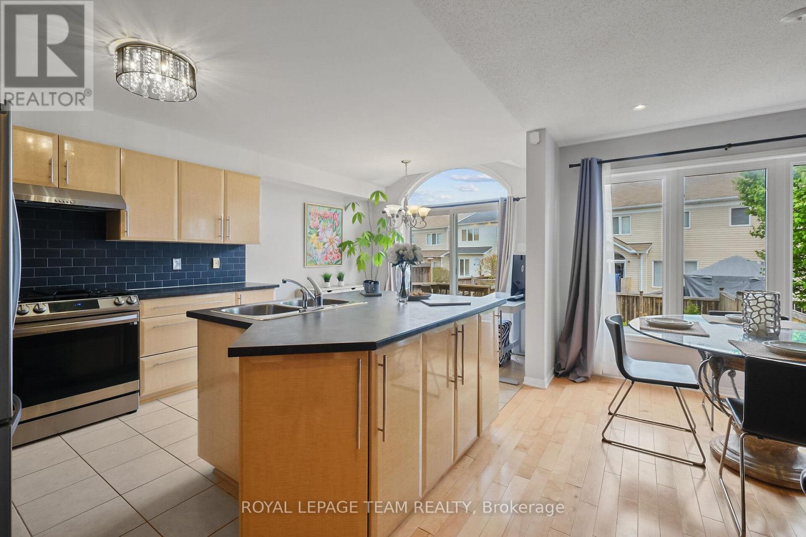 2072 Dunollie Crescent, Ottawa, Ontario  K2W 1H6 - Photo 15 - X12158345