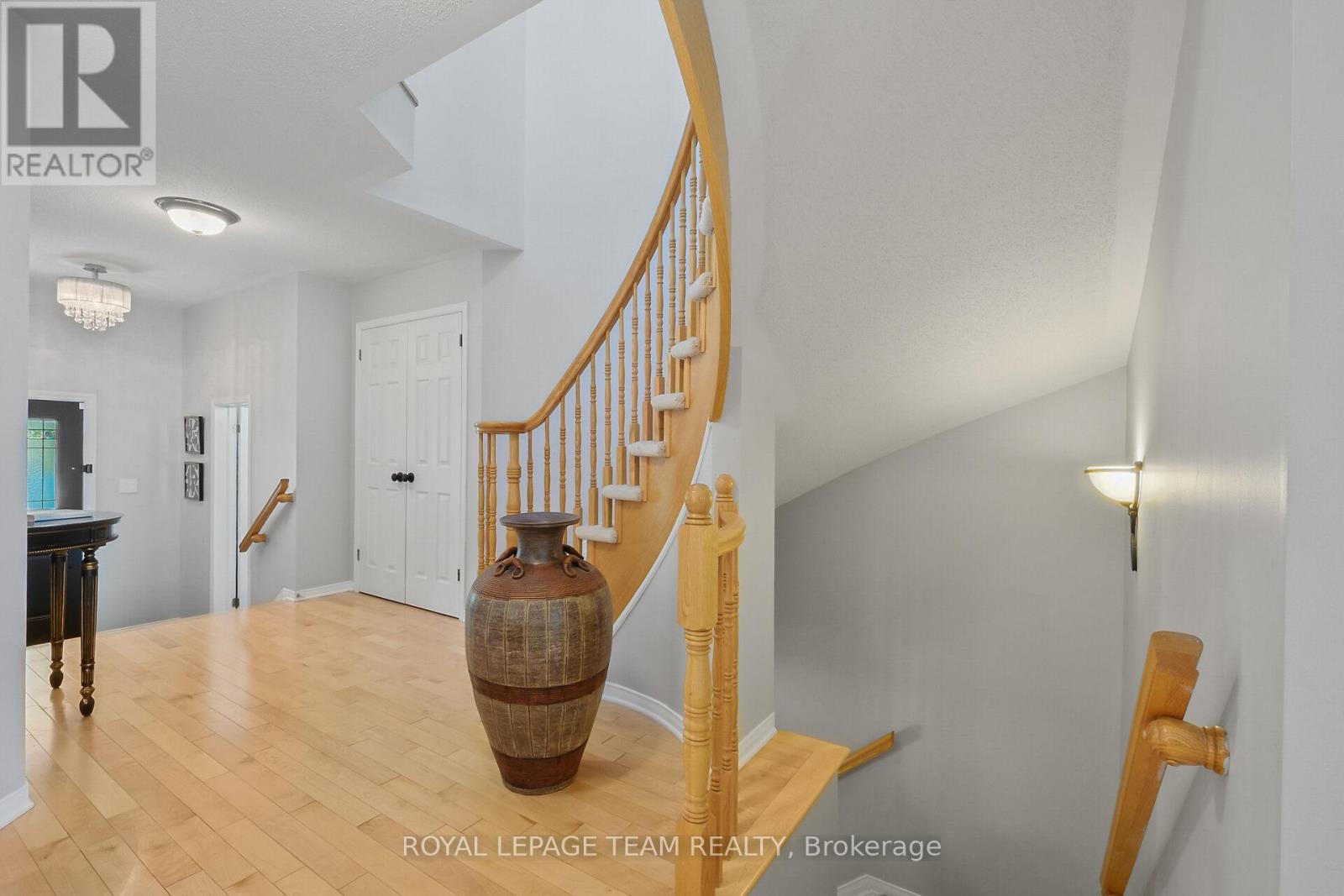 2072 Dunollie Crescent, Ottawa, Ontario  K2W 1H6 - Photo 37 - X12158345