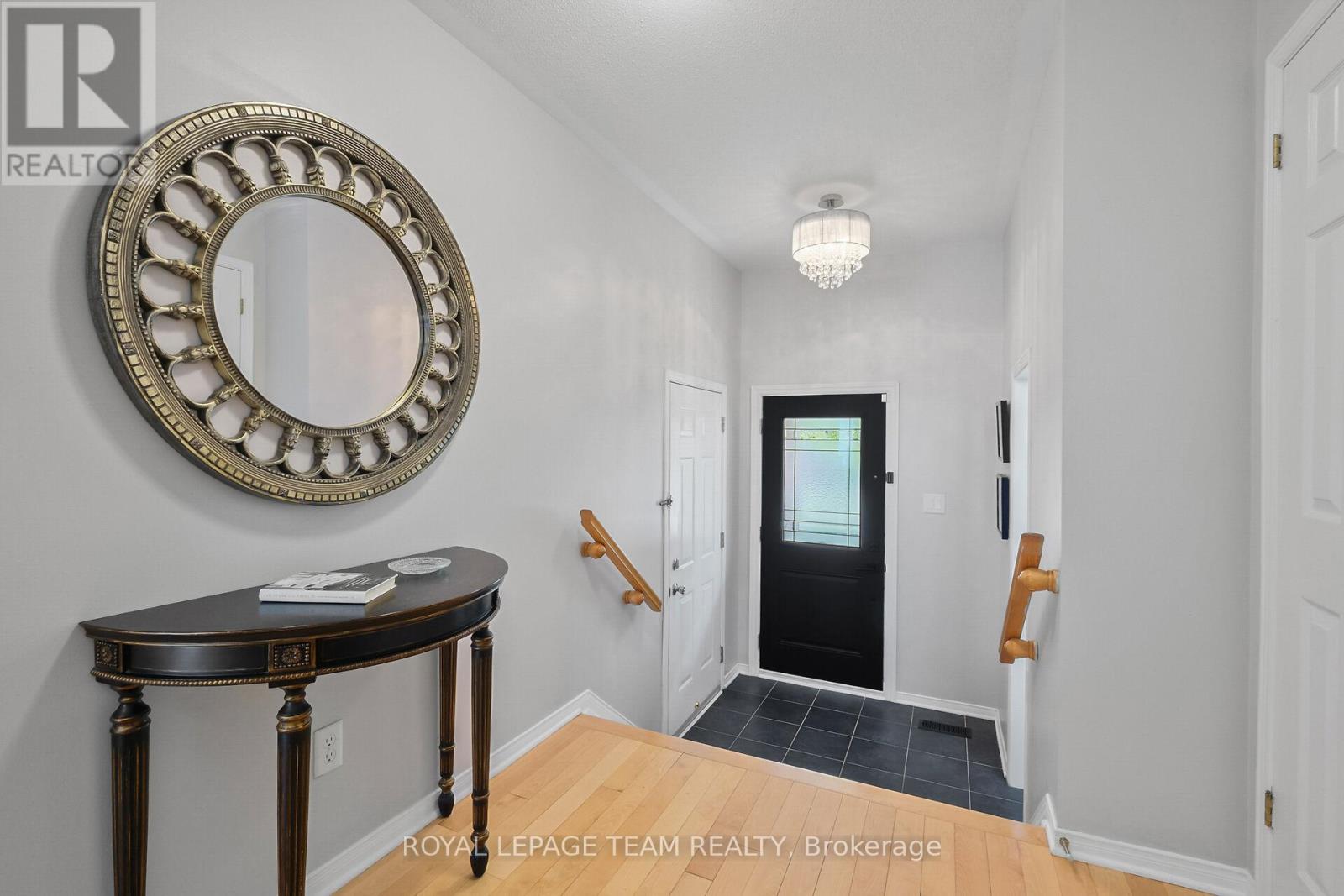 2072 Dunollie Crescent, Ottawa, Ontario  K2W 1H6 - Photo 8 - X12158345