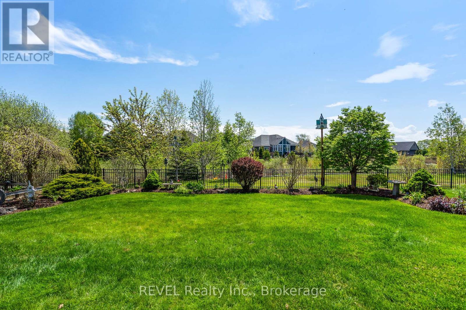 116 Sunrise Court, Fort Erie, Ontario  L0S 1N0 - Photo 44 - X12158262