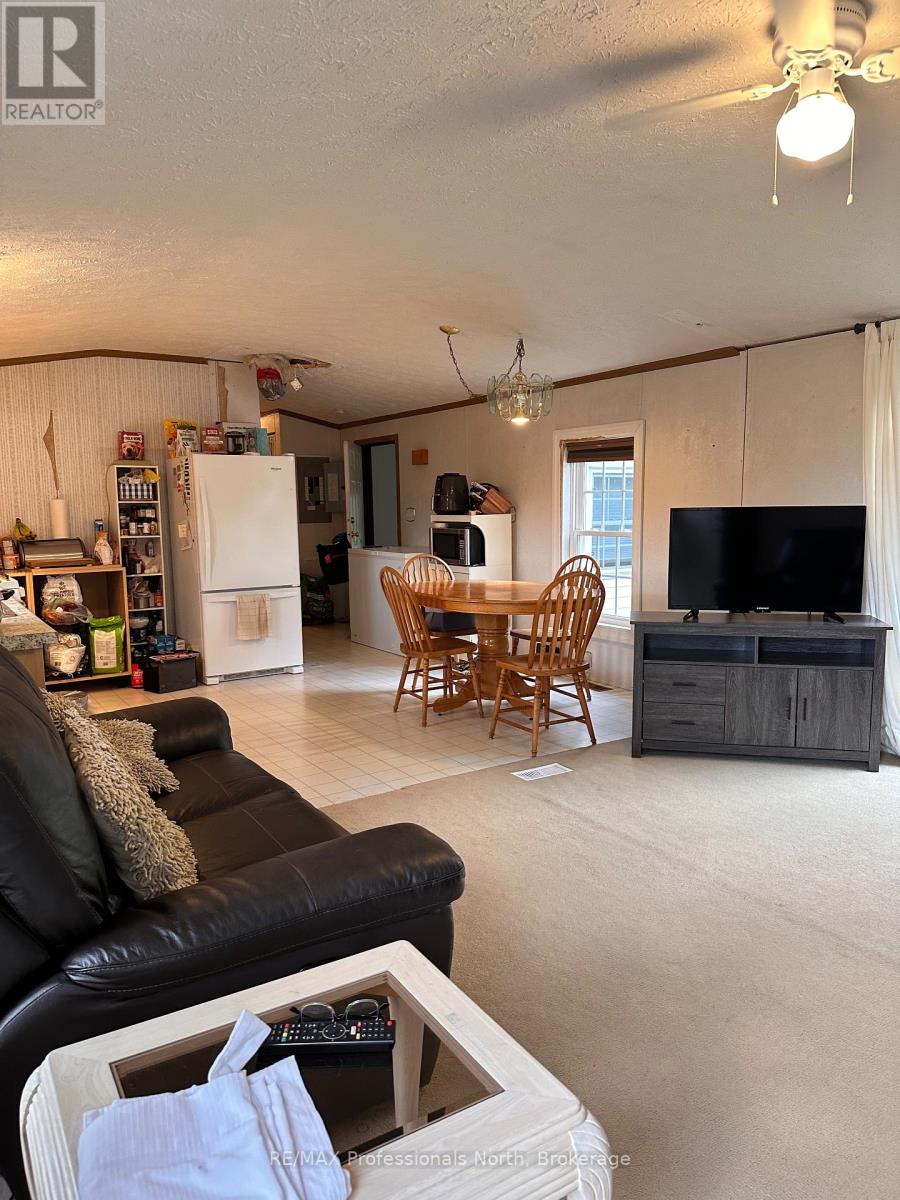 1586 Hwy 518 East Highway E, Kearney, Ontario  P0A 1M0 - Photo 3 - X12149877