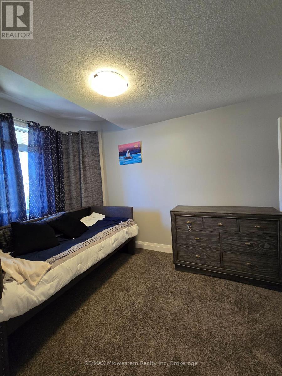 109 BRIDGE CRESCENT, Minto, Ontario