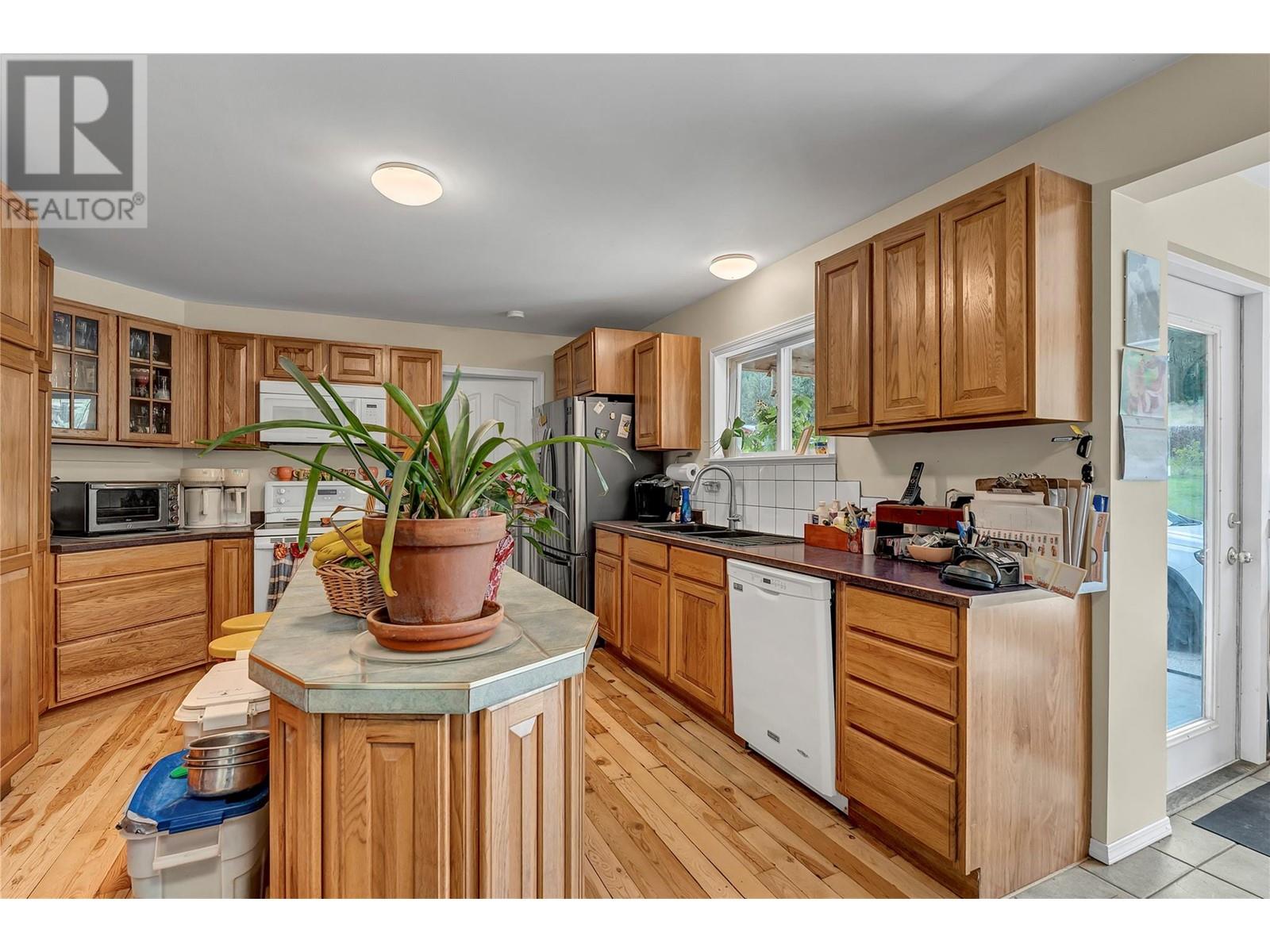 1167 Highway 3, Princeton, British Columbia  V0X 1W0 - Photo 10 - 10348545