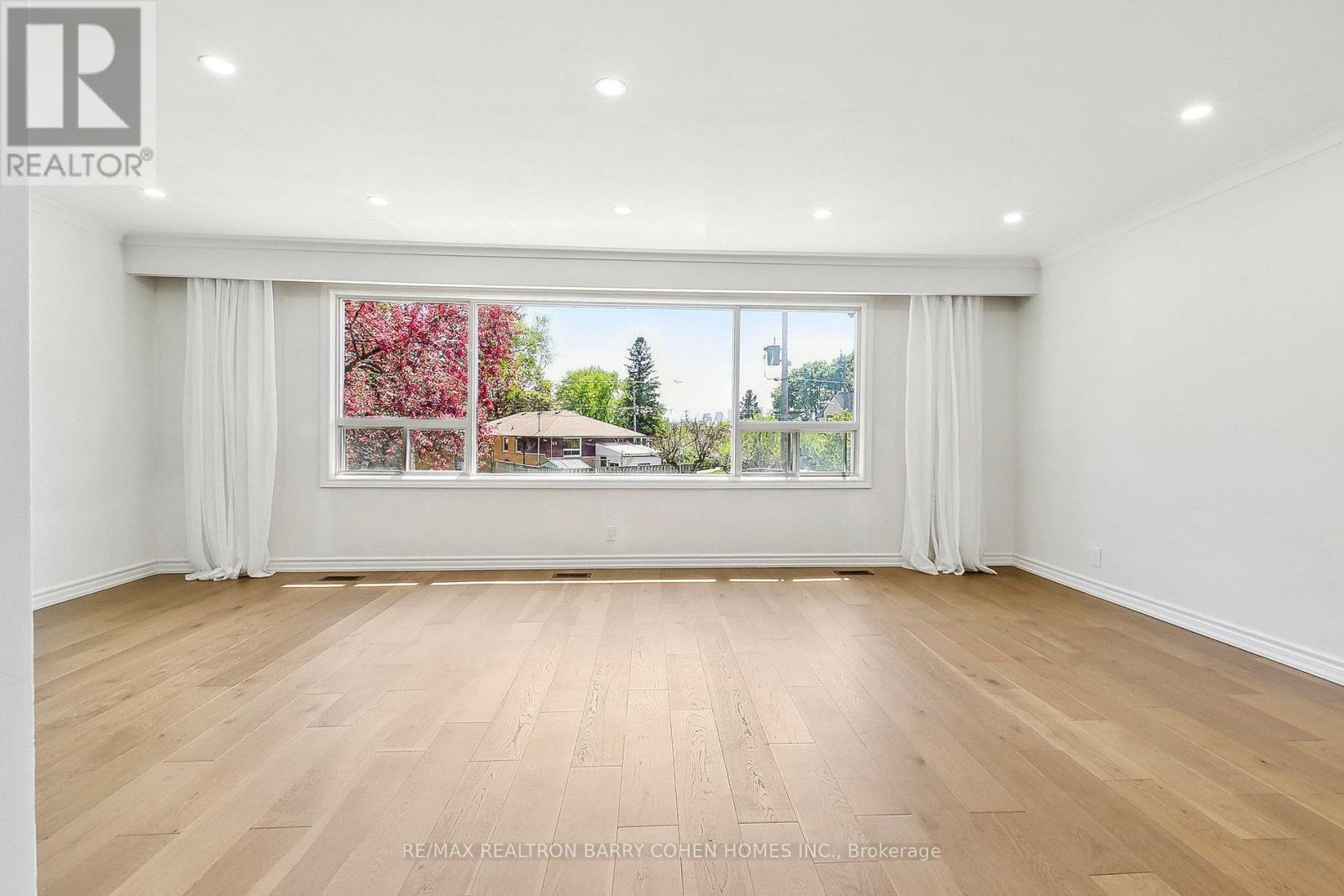 44 Broadlands Boulevard, Toronto, Ontario  M3A 1J3 - Photo 3 - C12158280