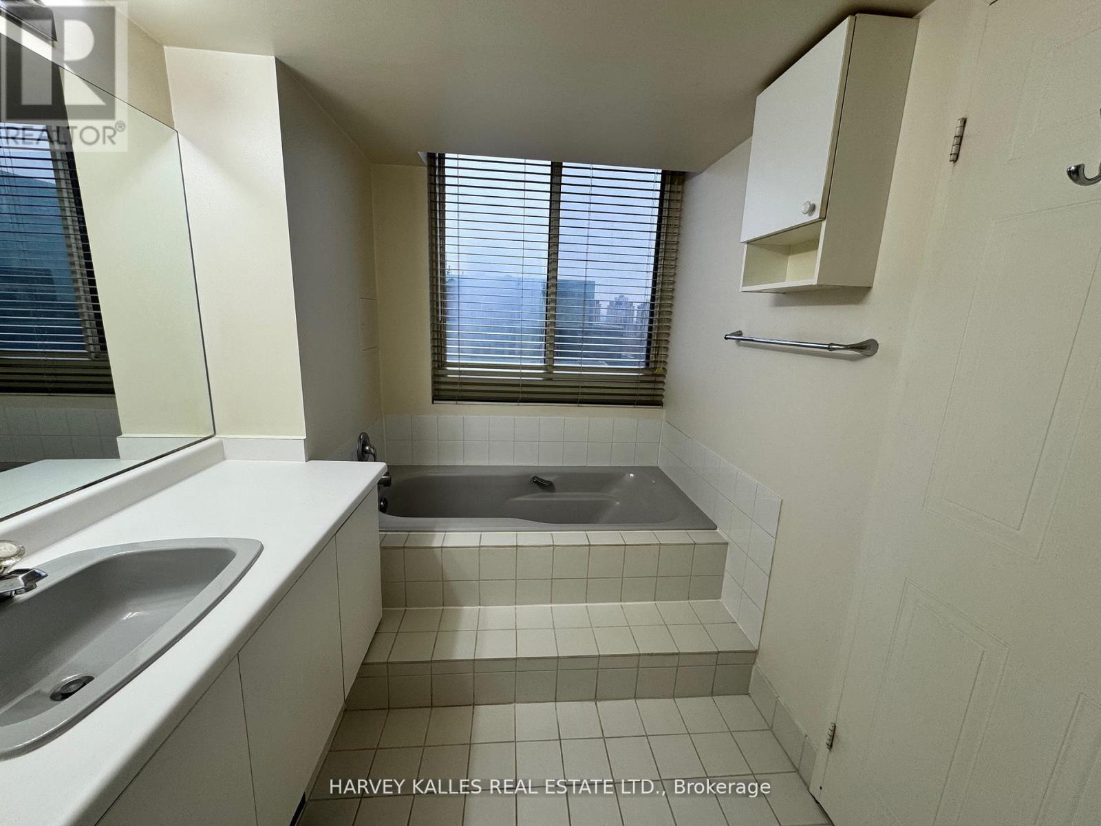 1706 - 5 Kenneth Avenue, Toronto, Ontario  M2N 6M7 - Photo 20 - C12158304