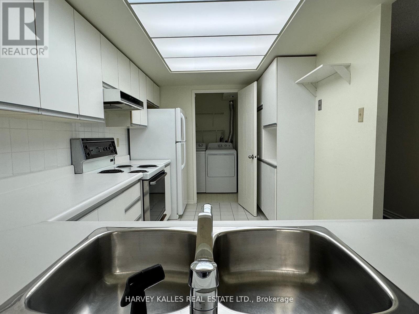 1706 - 5 Kenneth Avenue, Toronto, Ontario  M2N 6M7 - Photo 4 - C12158304
