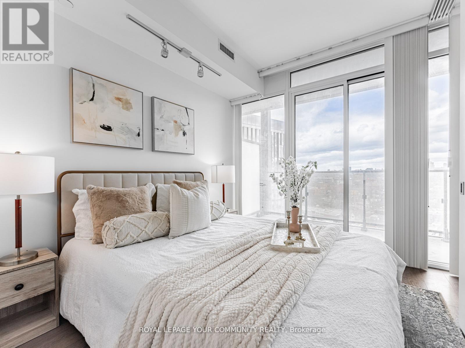 1604 - 125 PETER STREET, Toronto, Ontario