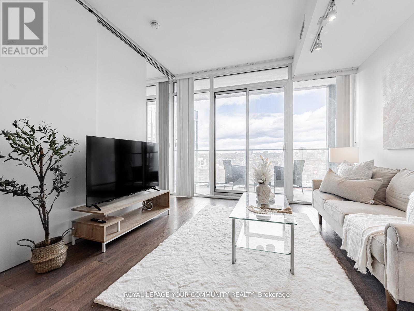 1604 - 125 Peter Street, Toronto, Ontario  M5V 0M2 - Photo 2 - C12158306