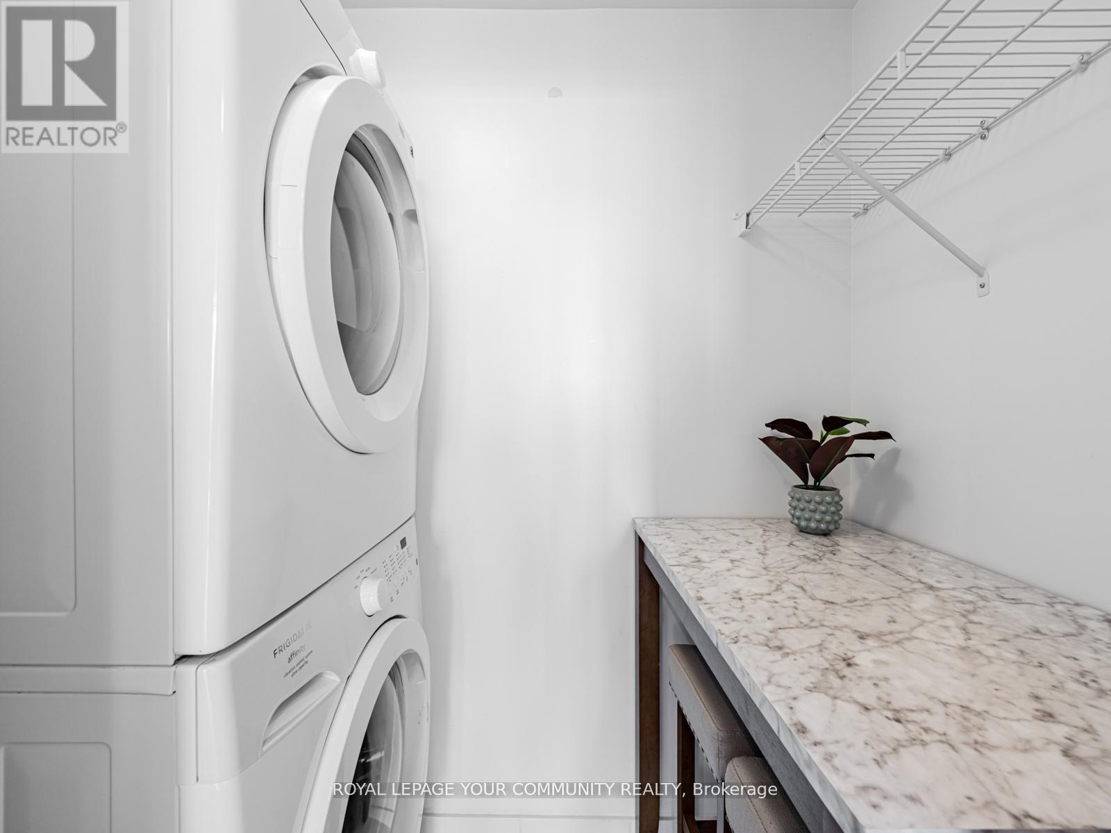 1604 - 125 Peter Street, Toronto, Ontario  M5V 0M2 - Photo 8 - C12158306