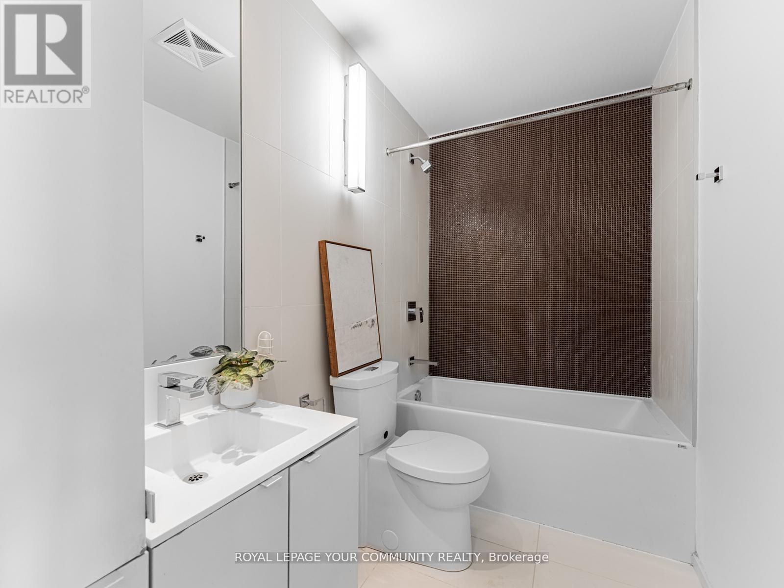 1604 - 125 Peter Street, Toronto, Ontario  M5V 0M2 - Photo 9 - C12158306