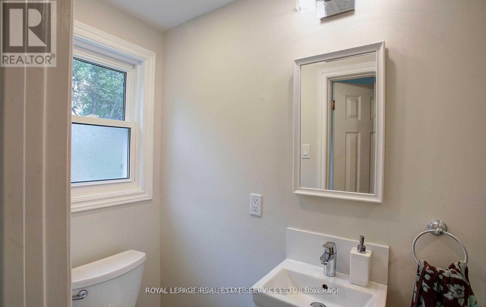 102 Kingslake Road, Toronto, Ontario  M2J 3E8 - Photo 18 - C12158309
