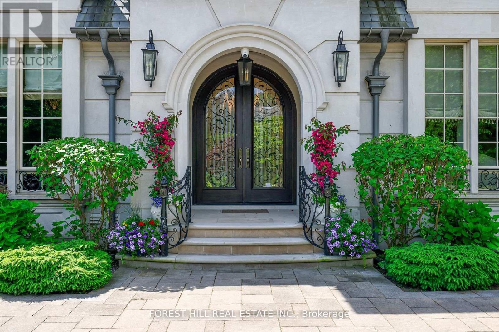 101 Forest Heights Boulevard, Toronto, Ontario  M2L 2K7 - Photo 6 - C12158346
