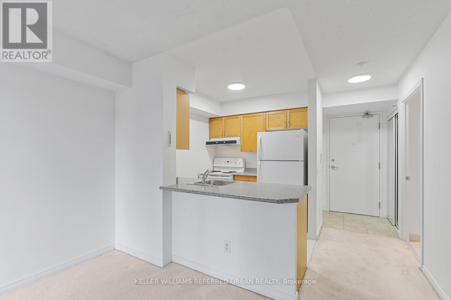 Property at 1002 - 155 BEECROFT ROAD image 4
