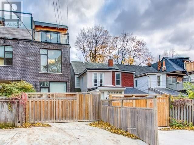 B - 30 Follis Avenue, Toronto, Ontario  M6G 1S3 - Photo 16 - C12158414