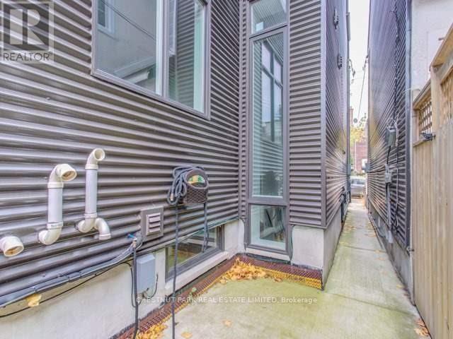 B - 30 Follis Avenue, Toronto, Ontario  M6G 1S3 - Photo 17 - C12158414