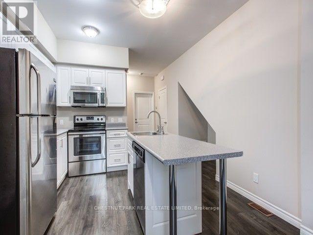 B - 30 Follis Avenue, Toronto, Ontario  M6G 1S3 - Photo 4 - C12158414