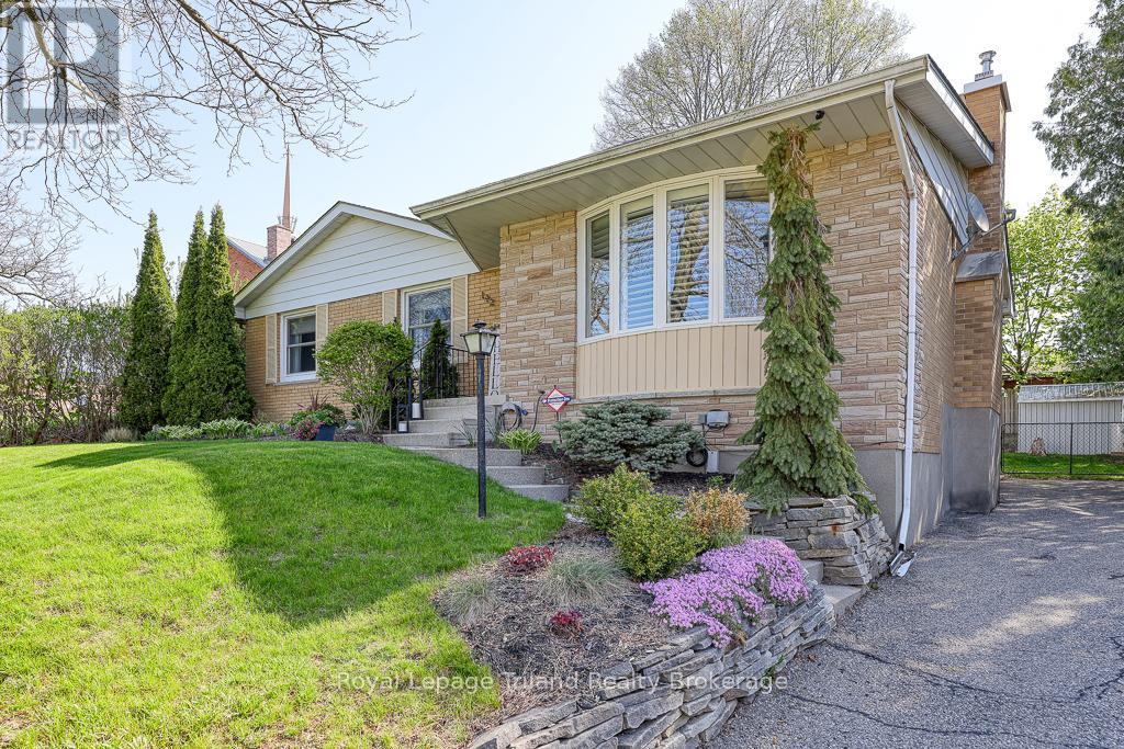 192 Greenleaf Crescent, Woodstock, Ontario  N4S 7K8 - Photo 2 - X12158412