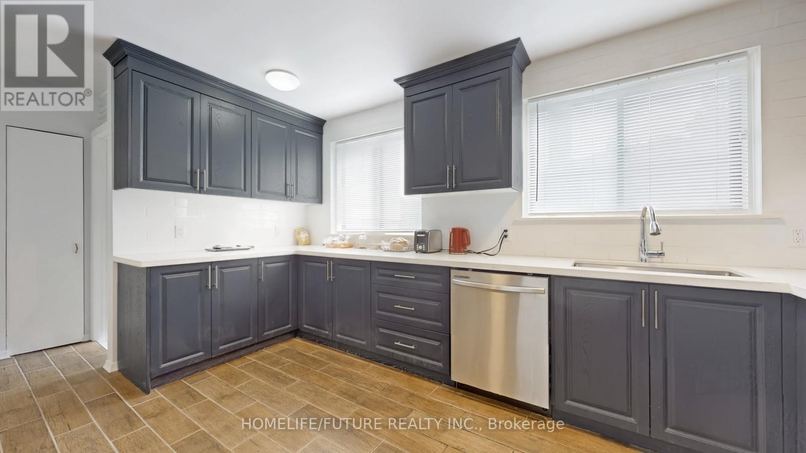 96 Invergordon Avenue, Toronto, Ontario  M1S 2Z2 - Photo 3 - E12158296