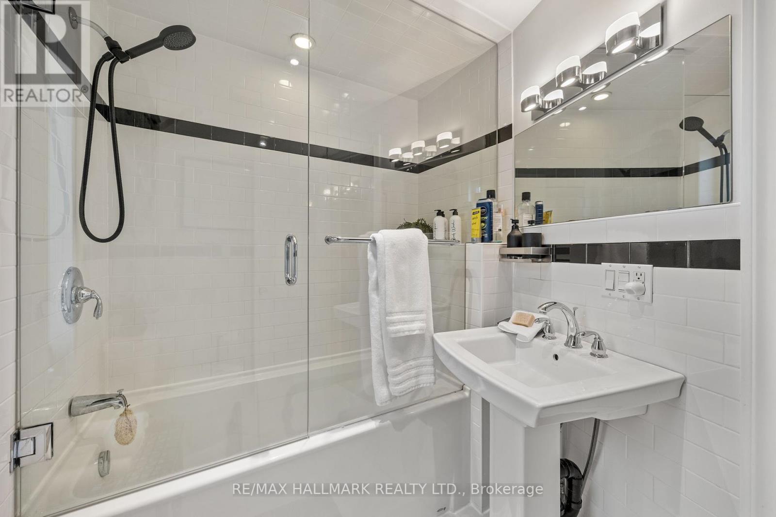 48 Allen Avenue, Toronto, Ontario  M4M 1T4 - Photo 21 - E12158328
