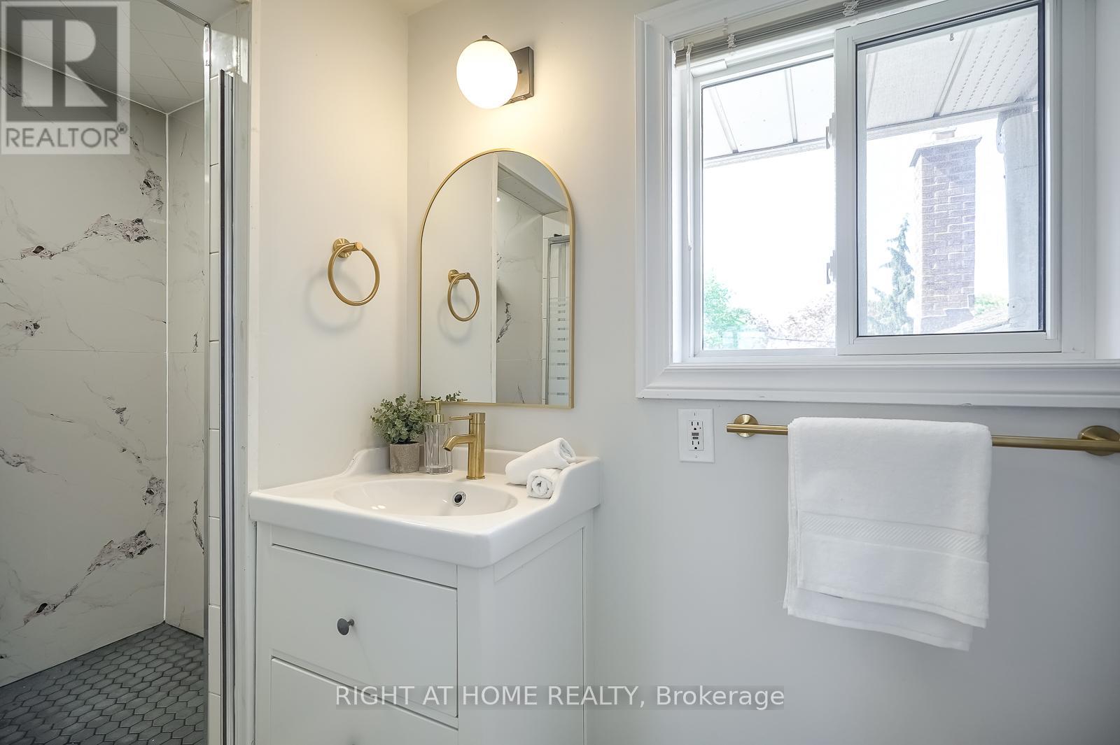 14 Amulet Street, Toronto, Ontario  M1T 2E4 - Photo 18 - E12158408