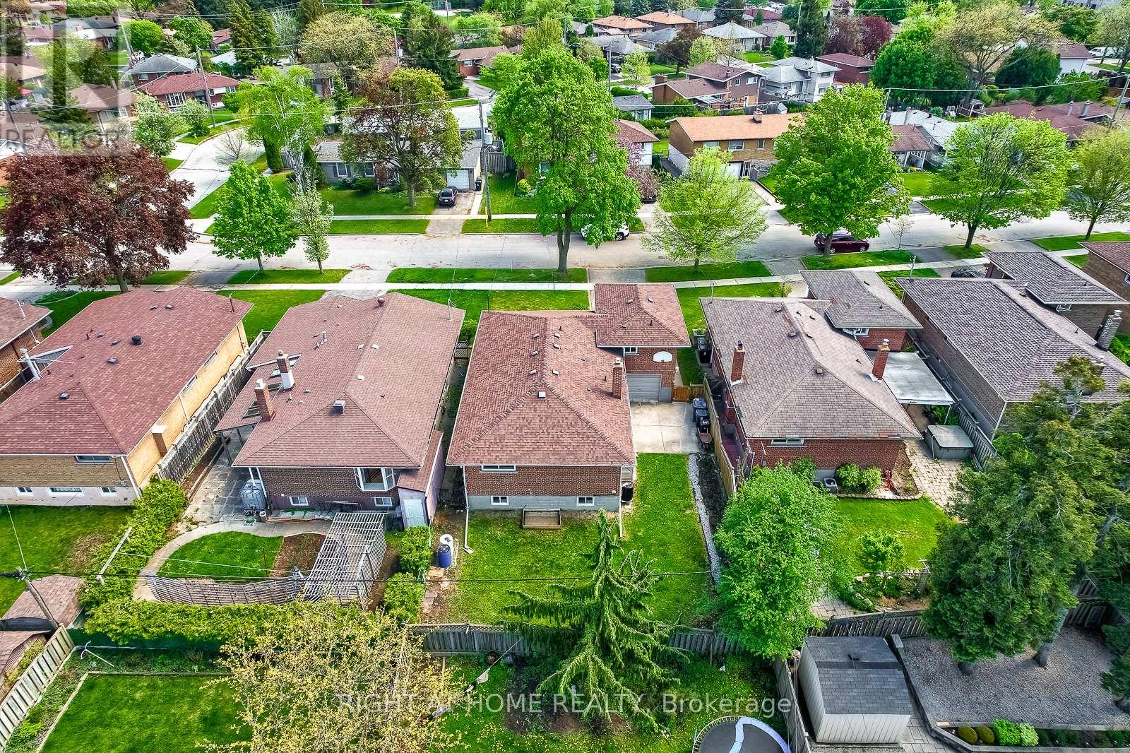 14 Amulet Street, Toronto, Ontario  M1T 2E4 - Photo 39 - E12158408