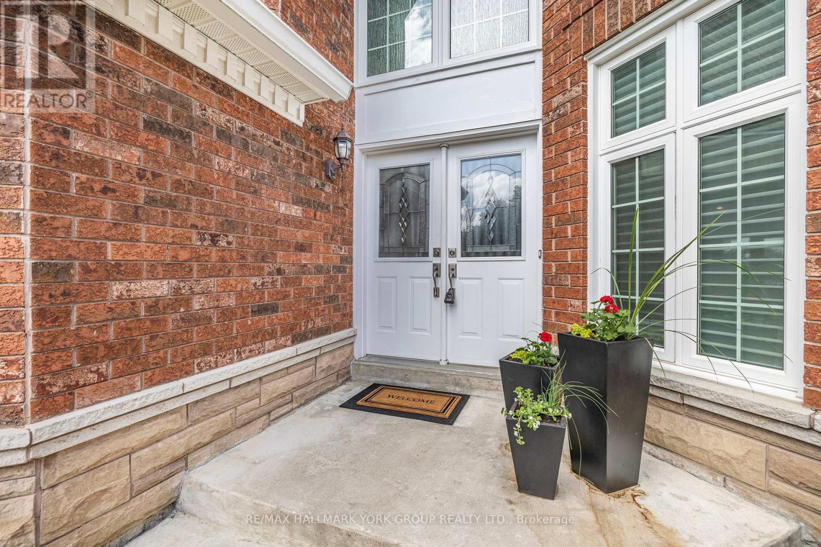 59 Rush Road, Aurora (Bayview Wellington), Ontario  L4G 7G5 - Photo 2 - N12158298