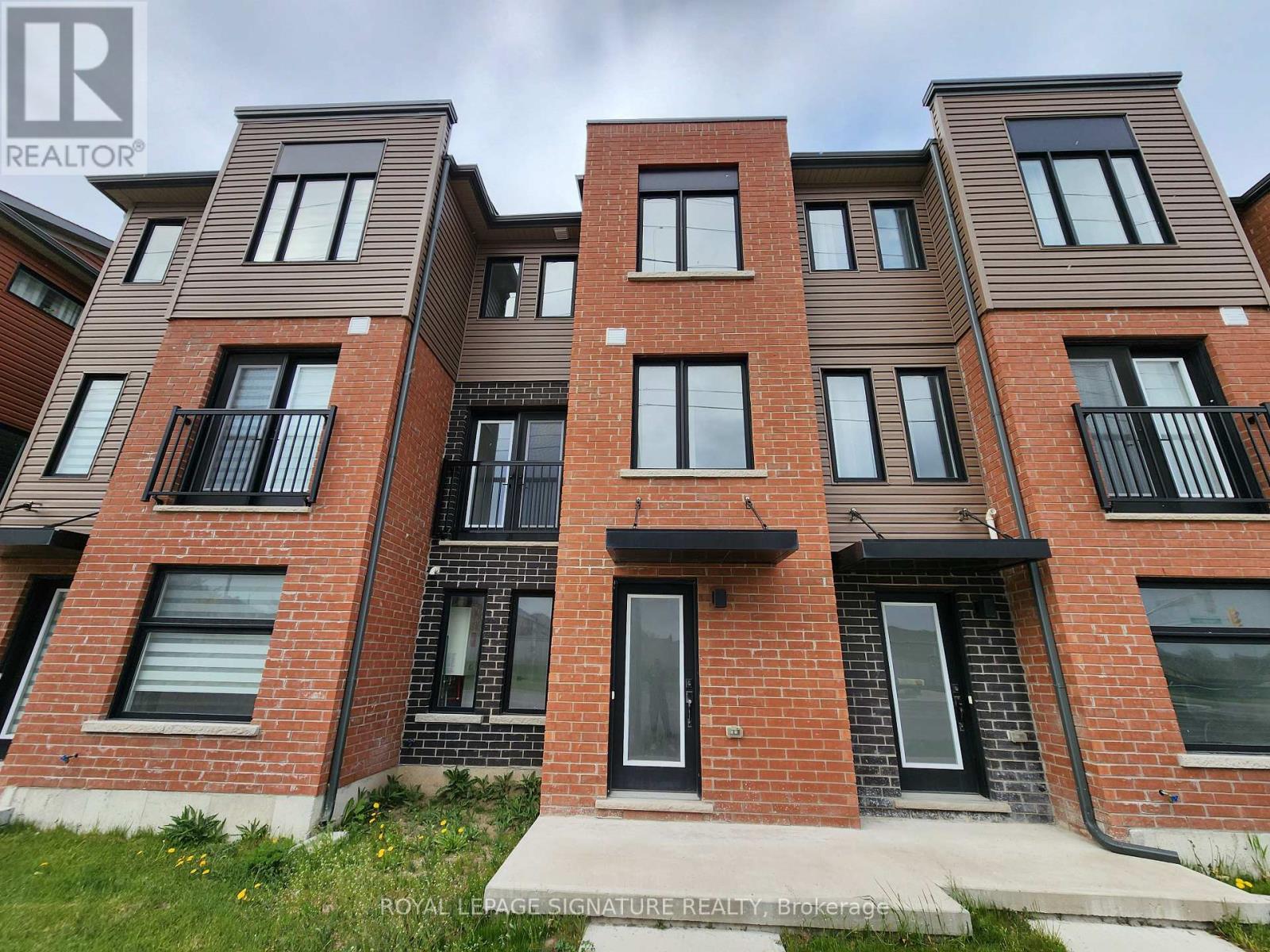 13 Fairlane Avenue, Barrie, Ontario  L9J 0N1 - Photo 1 - S12158404