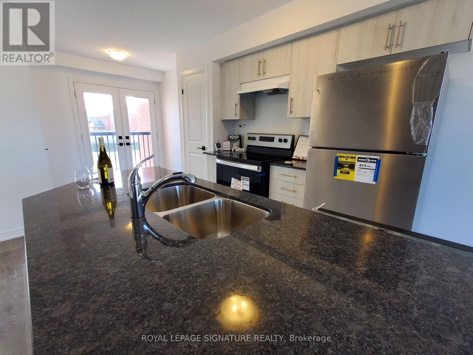 13 Fairlane Avenue, Barrie, Ontario  L9J 0N1 - Photo 3 - S12158404