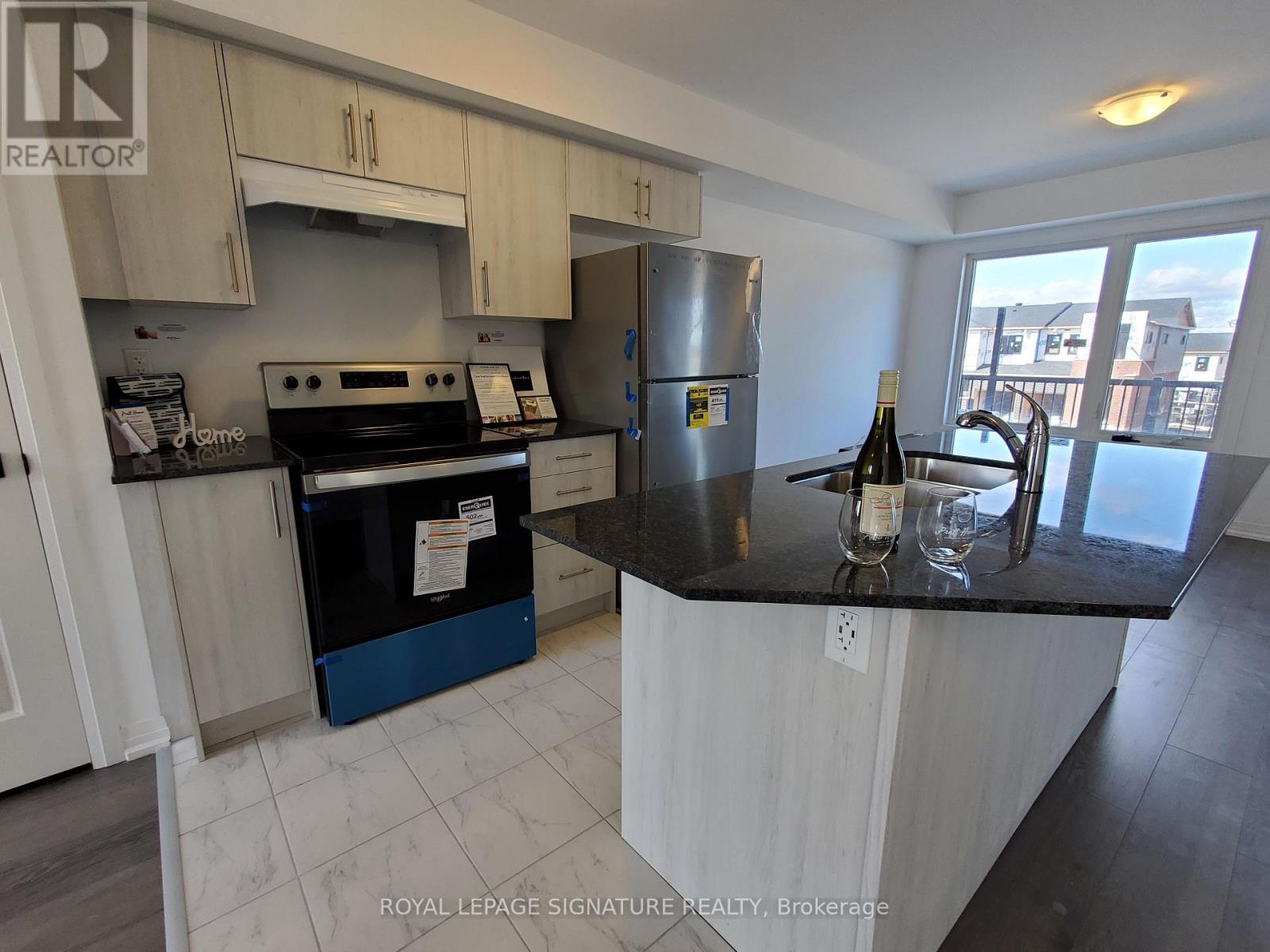 13 Fairlane Avenue, Barrie, Ontario  L9J 0N1 - Photo 4 - S12158404