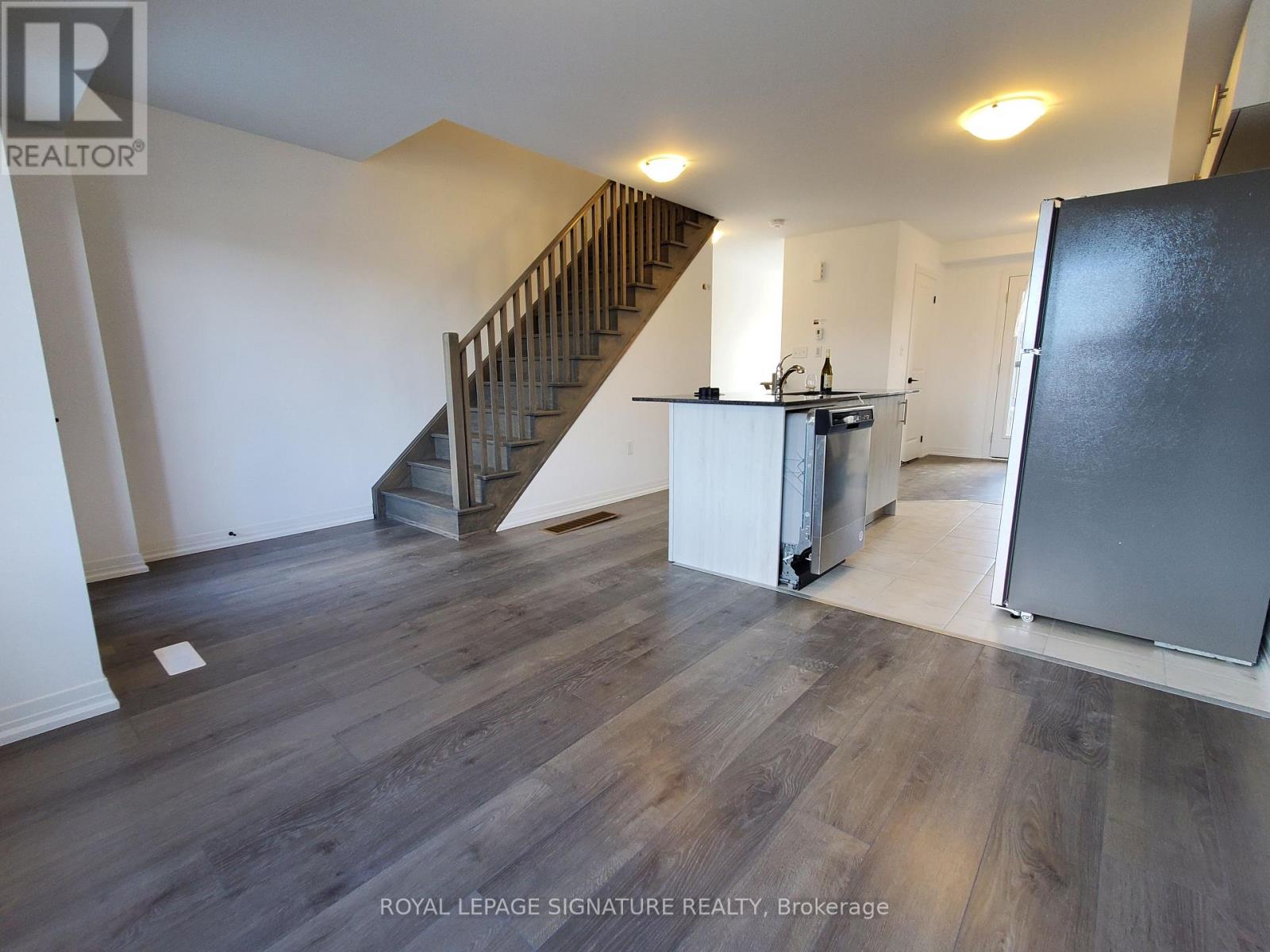 13 Fairlane Avenue, Barrie, Ontario  L9J 0N1 - Photo 6 - S12158404