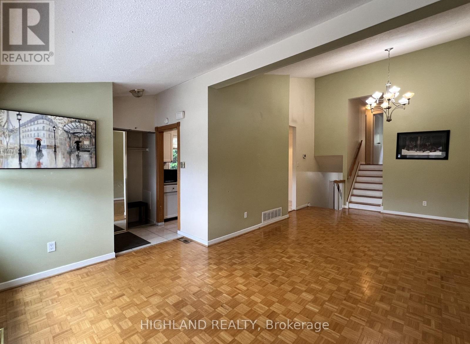 2075 South Millway Way, Mississauga (Erin Mills), Ontario  L5L 1R4 - Photo 6 - W12158237