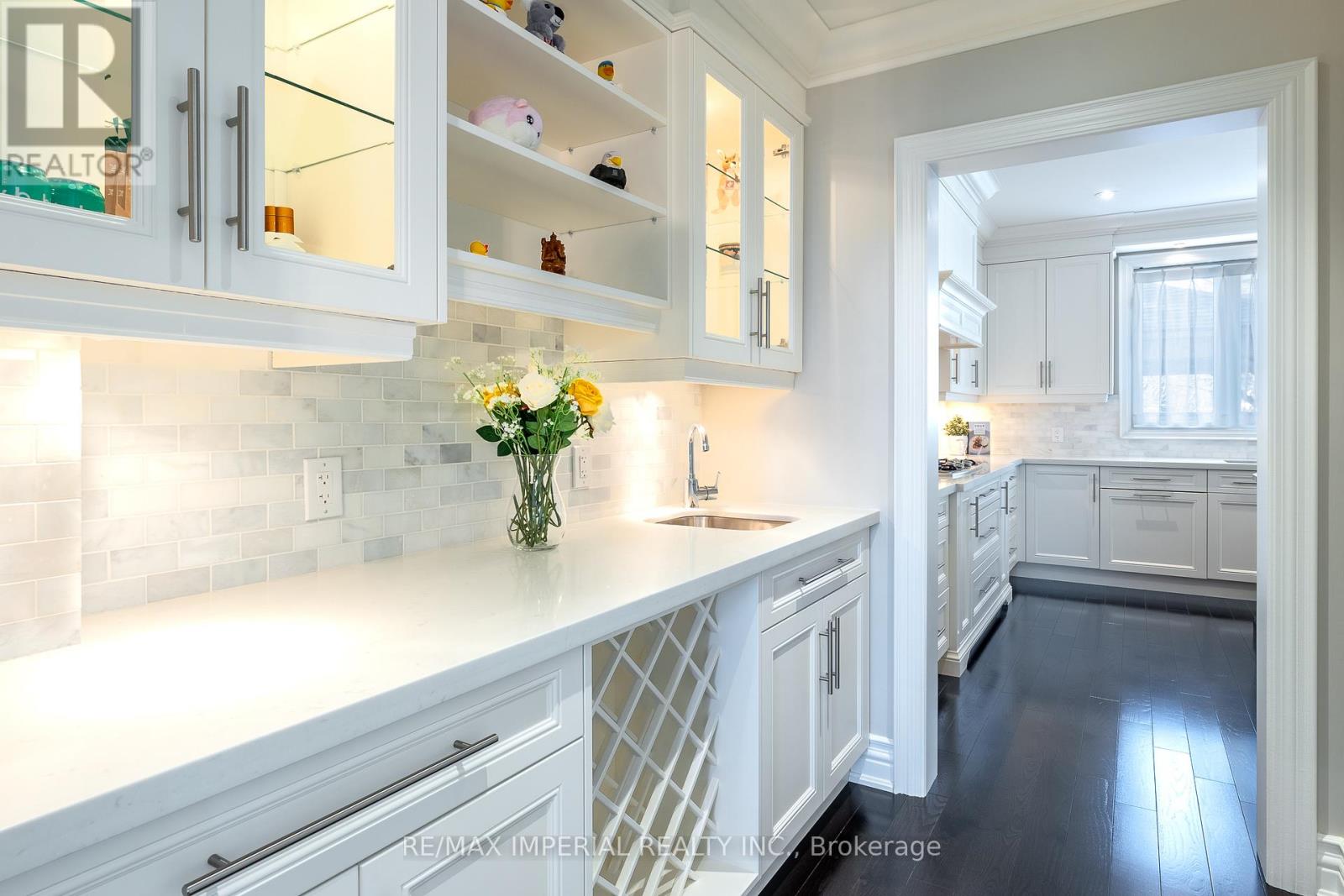 418 Queen Mary Drive, Oakville, Ontario  L6K 3M1 - Photo 11 - W12158273