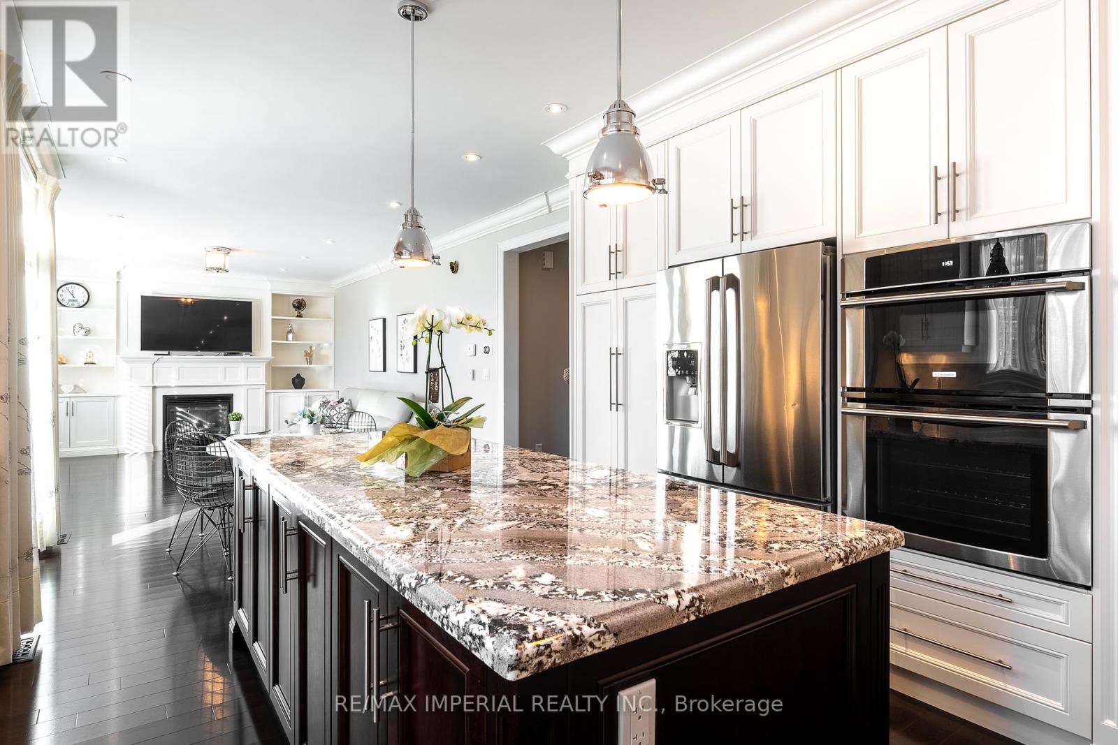 418 Queen Mary Drive, Oakville, Ontario  L6K 3M1 - Photo 13 - W12158273