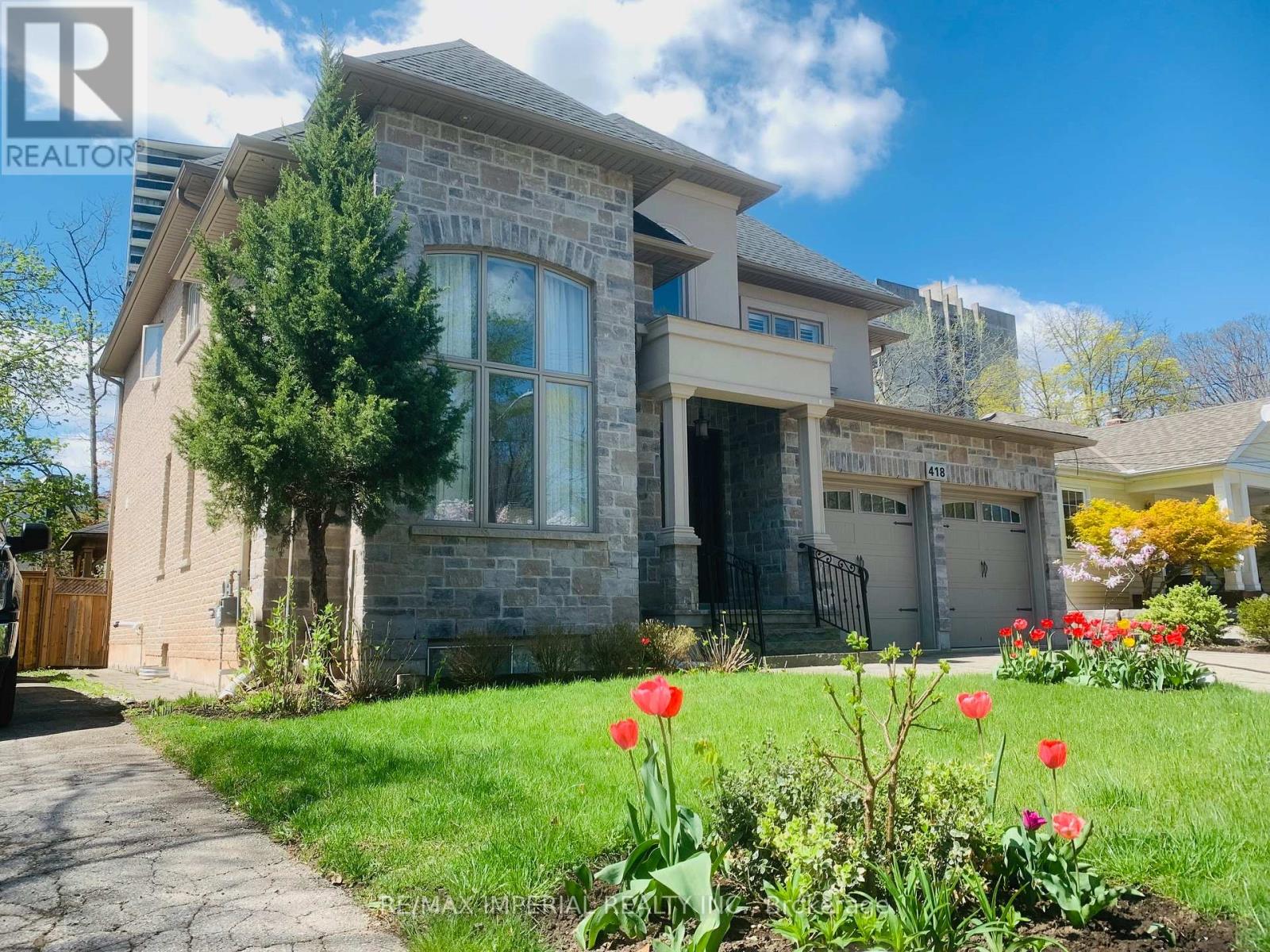 418 Queen Mary Drive Sw, Oakville, Ontario  L6K 3M1 - Photo 3 - W12158273