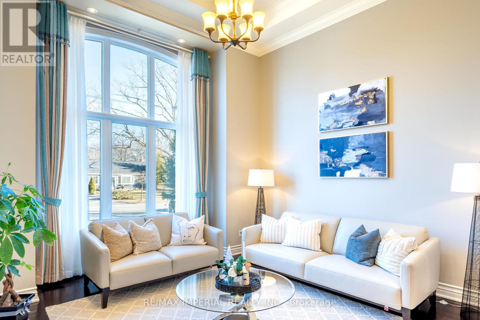 418 Queen Mary Drive Sw, Oakville, Ontario  L6K 3M1 - Photo 5 - W12158273