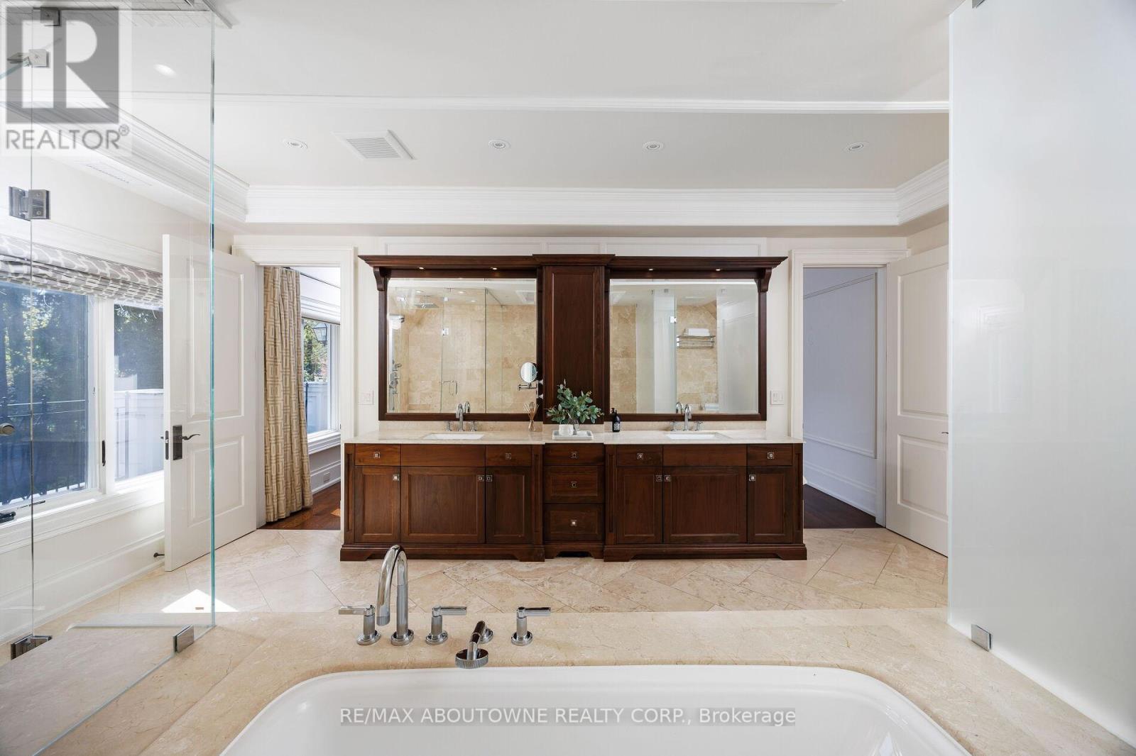 64 Brentwood Road, Oakville, Ontario  L6J 4B6 - Photo 20 - W12158315
