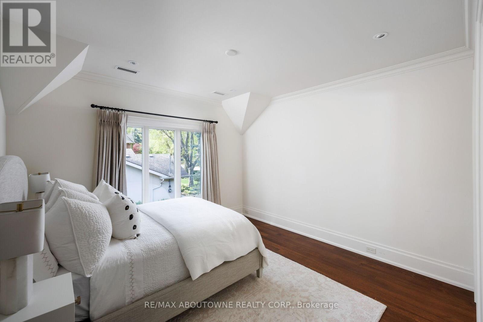 64 Brentwood Road, Oakville, Ontario  L6J 4B6 - Photo 24 - W12158315