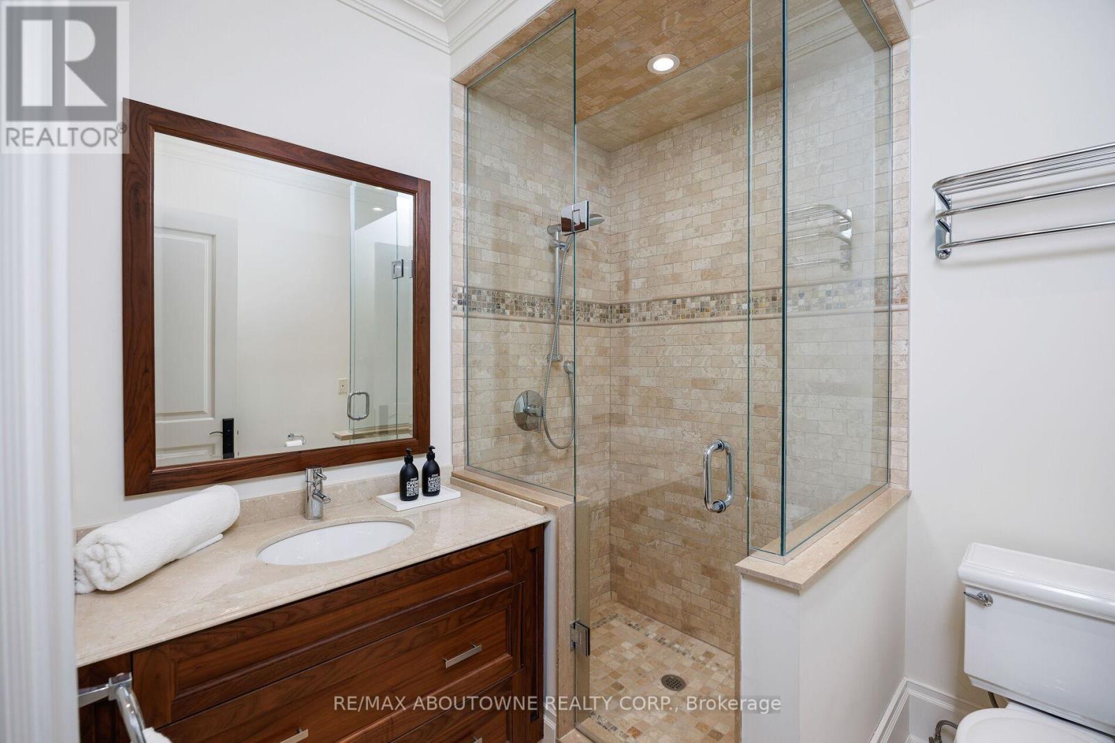 64 Brentwood Road, Oakville, Ontario  L6J 4B6 - Photo 25 - W12158315