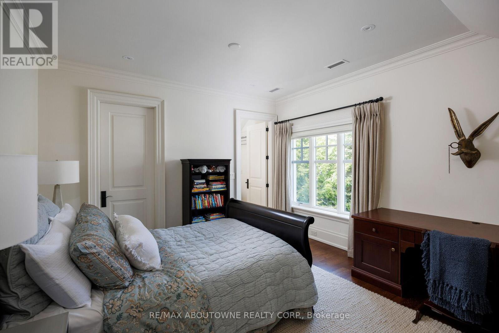 64 Brentwood Road, Oakville, Ontario  L6J 4B6 - Photo 27 - W12158315