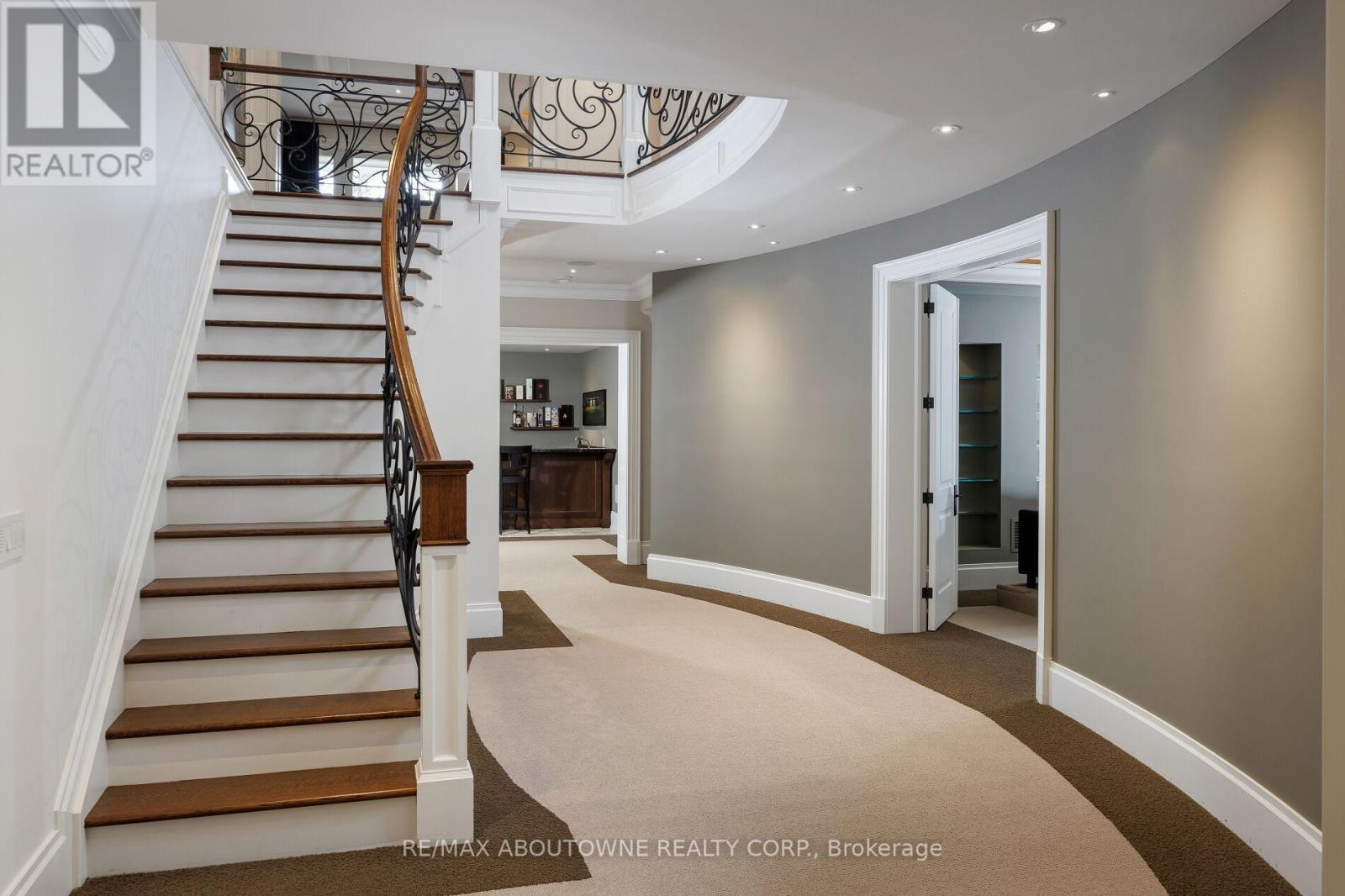 64 Brentwood Road, Oakville, Ontario  L6J 4B6 - Photo 29 - W12158315
