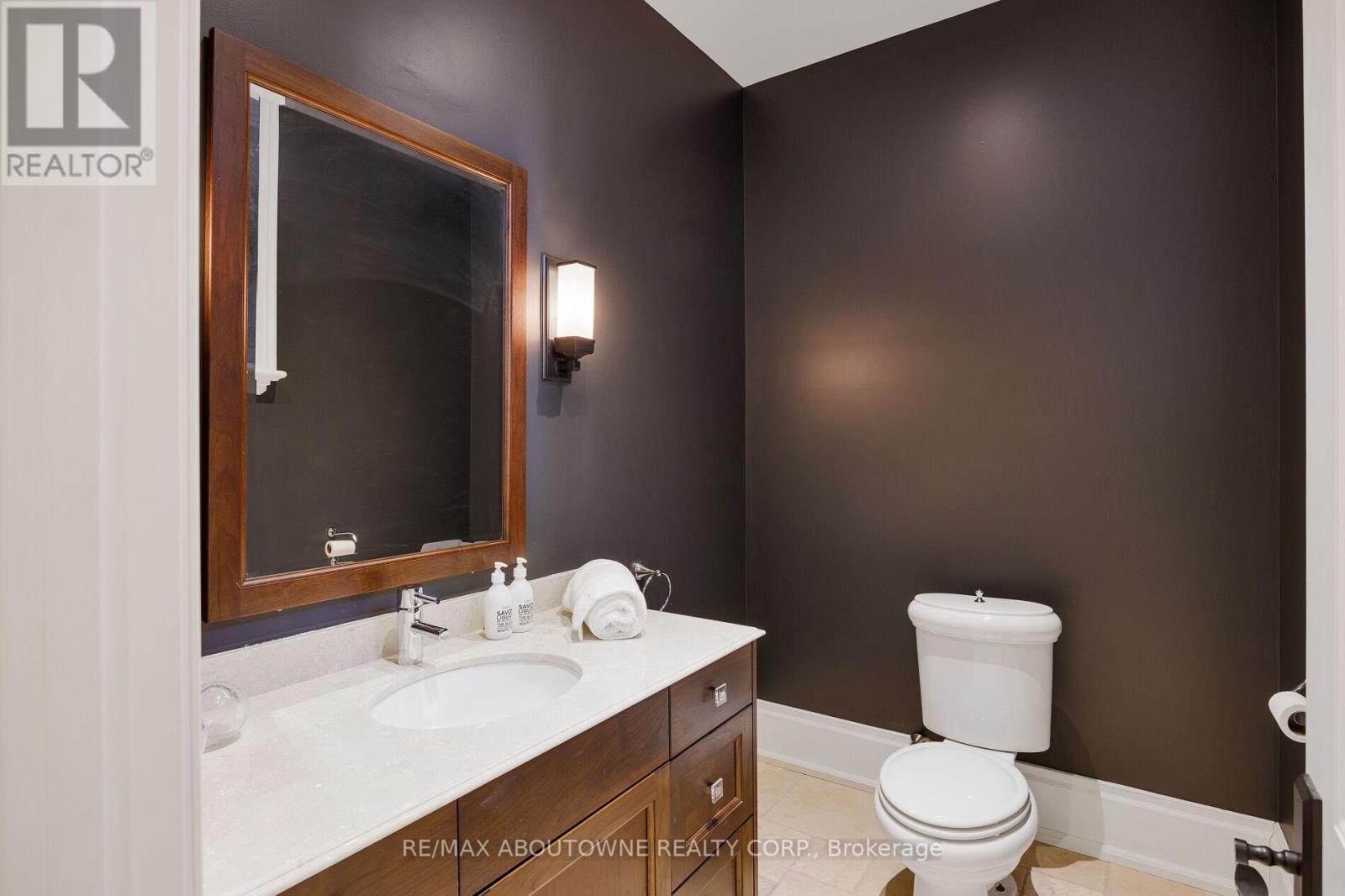 64 Brentwood Road, Oakville, Ontario  L6J 4B6 - Photo 34 - W12158315