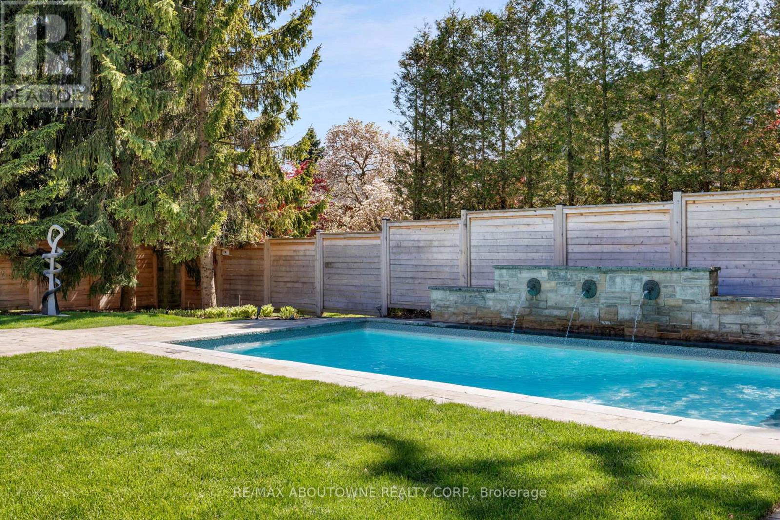 64 Brentwood Road, Oakville, Ontario  L6J 4B6 - Photo 37 - W12158315