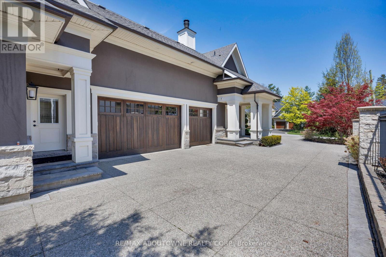 64 Brentwood Road, Oakville, Ontario  L6J 4B6 - Photo 39 - W12158315