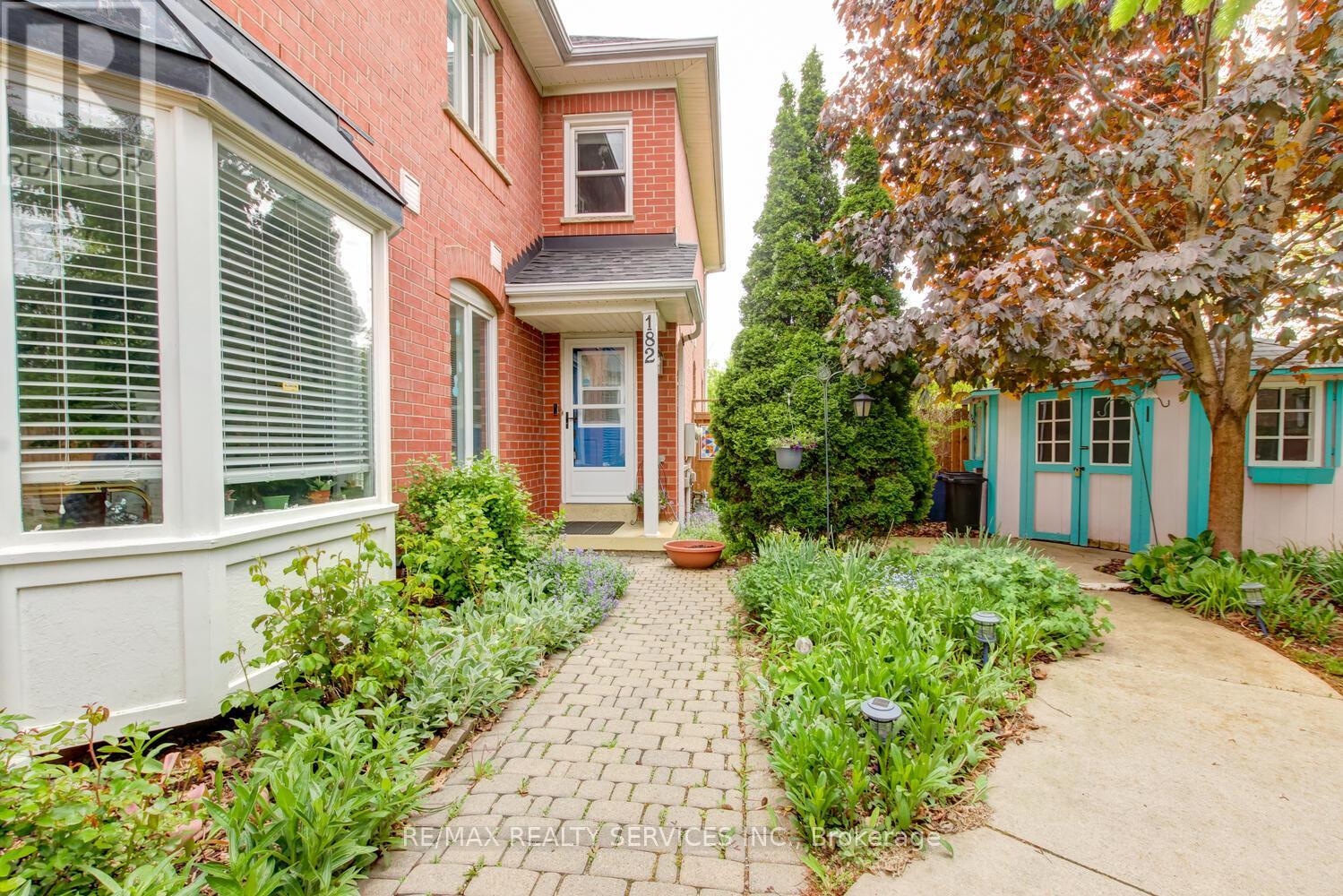 182 Pressed Brick Drive, Brampton, Ontario  L6V 4K6 - Photo 3 - W12158327