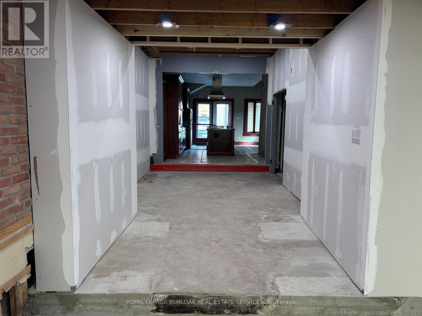447 Brant Street, Burlington, Ontario  L7R 2G3 - Photo 6 - W12158336