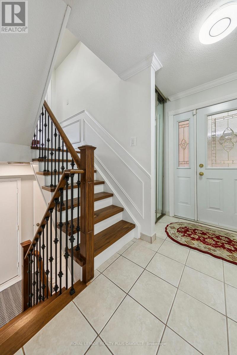 4177 Sunflower Drive, Mississauga, Ontario  L5L 2L4 - Photo 4 - W12158361
