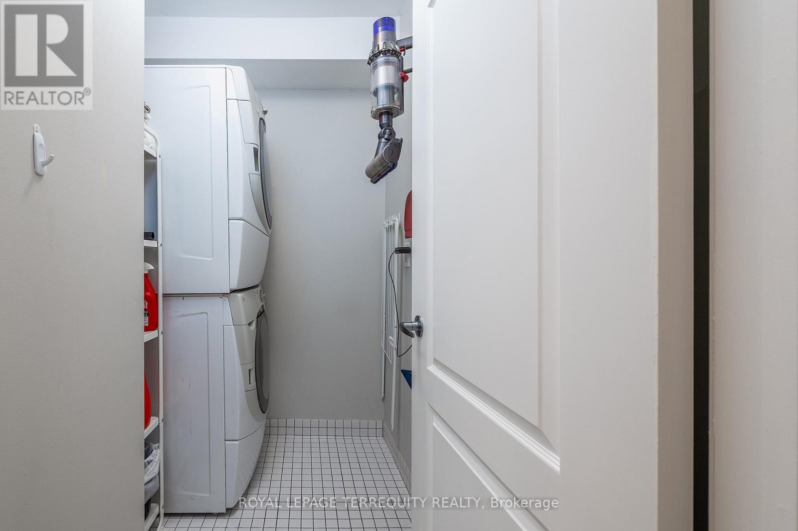 8 - 245 Van Dusen Boulevard, Toronto, Ontario  M8Z 3J2 - Photo 34 - W12158416