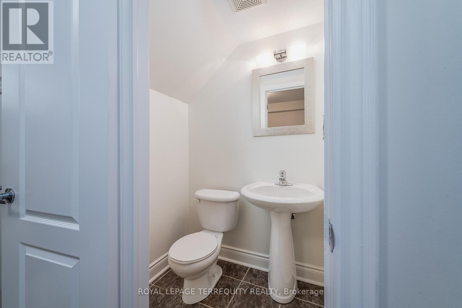 8 - 245 Van Dusen Boulevard, Toronto, Ontario  M8Z 3J2 - Photo 37 - W12158416