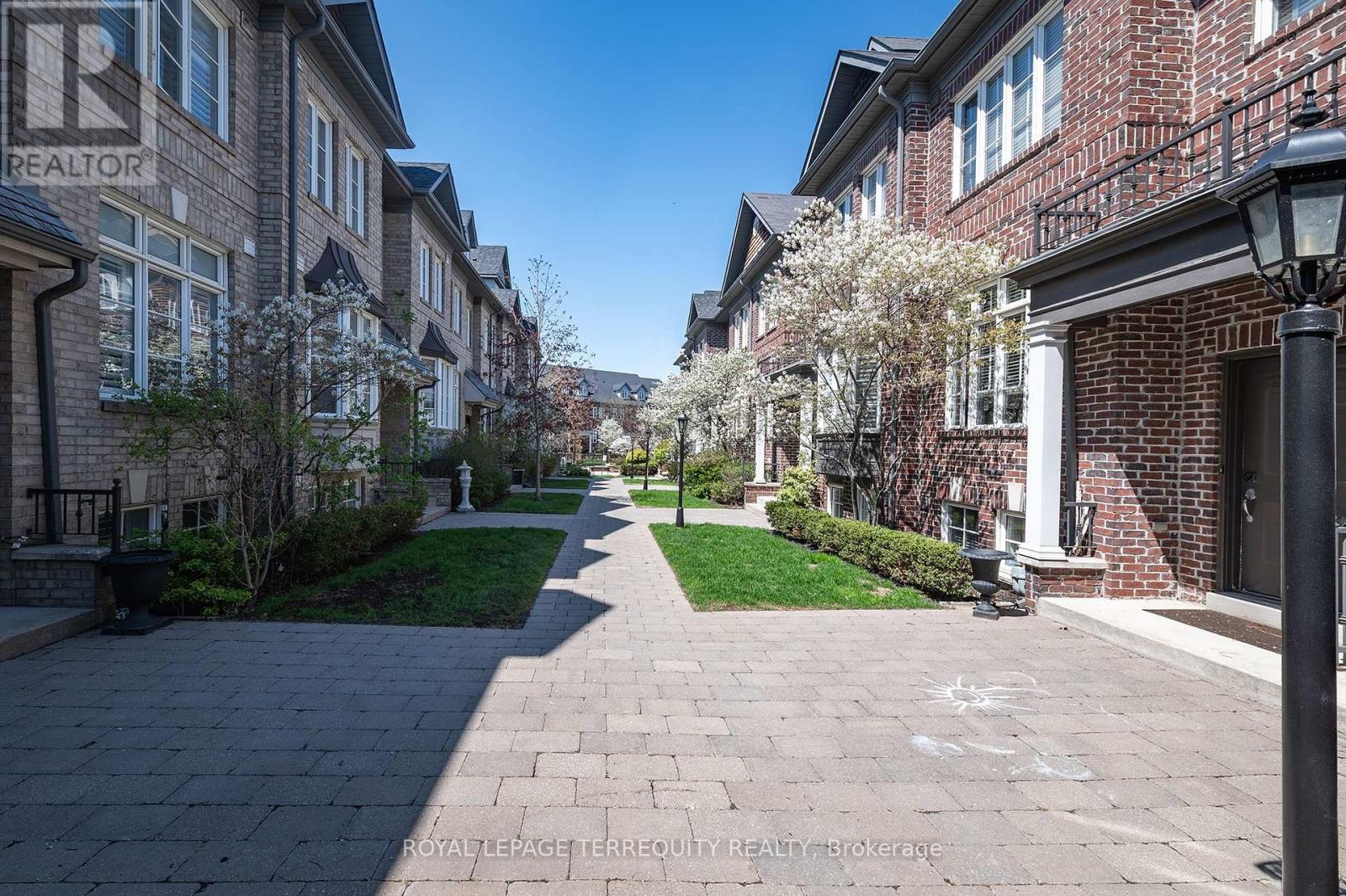 8 - 245 Van Dusen Boulevard, Toronto, Ontario  M8Z 3J2 - Photo 39 - W12158416