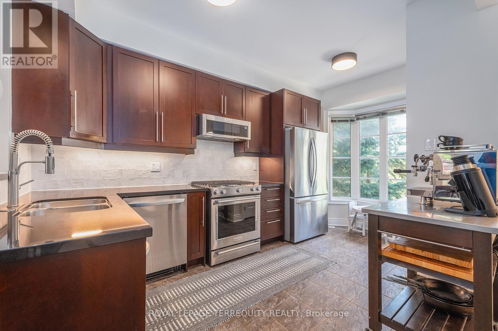 Property at 8 - 245 VAN DUSEN BOULEVARD image 5